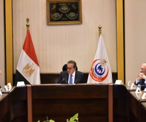 وزير الصحة يناقش اشتراطات تجديد ترخيص مزاولة مهنة الطب