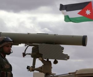 الدفاع الجوي الأردني يعترض 4 صواريخ إيرانية وتأمين مواقع السقوط في مناطق نائية....ومباحثات أردنية - أمريكية لتعزيز التعاون الدفاعي