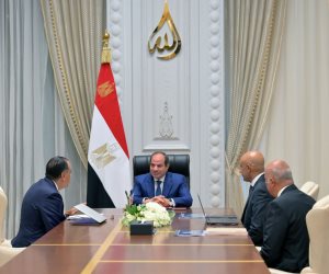 الرئيس السيسى يتابع مع وزير التعليم مُراجعة الأطر التربوية لمناهج شهادة البكالوريا المصرية