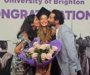 أحمد حلمي ومنى زكي يحتفلان بتخرج ابنتهما لى لى من الجامعة