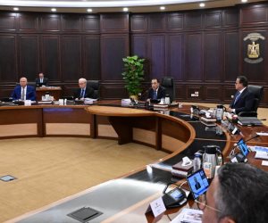 مدبولي: انتظام العمل بميناء دمياط وعودة الخدمات لطبيعتها بعد احتواء حريق السفينتين