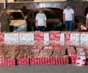 ضبط تشكيل عصابي من متجري عبوات السجائر مجهولة المصدر وبحوزتهم 100 ألف عبوة