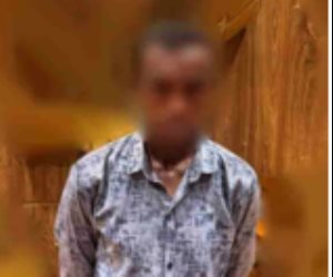 ضبط شخص متهم بممارس مهنة «منادي سيارات» دون ترخيص في القاهرة