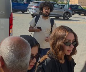 عصام السقا وهنا الزاهد ومدين يحضرون جنازة والد تامر حسنى