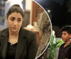 الزميلة دينا عبد العليم تتلقى واجب العزاء في والدها بمسجد الشرطة (صور)