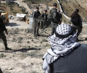   حملة اعتقالات واسعة تشنها قوات الاحتلال الإسرائيلي في مناطق متفرقة بالضفة الغربية ..استهداف العمال واعتداءات بالضرب المبرح فى الخليل 
