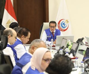 وزير الصحة يترأس غرفة الأزمات.. ويوجه باستمرار رفع درجة الاستعداد بالمستشفيات لمدة 48 ساعة بعد الهزة الأرضية