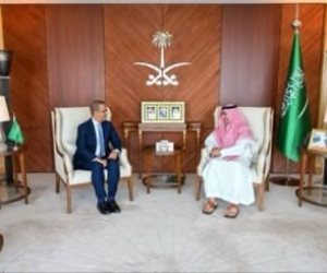 السفير السعودى بالقاهرة يستقبل القائم بأعمال السفارة اليمنية لبحث القضايا المشتركة