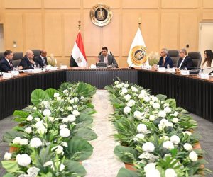 وزير الصناعة يبحث  الخطوات التنفيذية لزيادة المكون المحلي بصناعة السيارات 