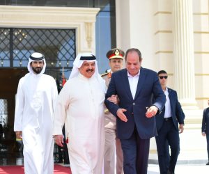 الرئيس السيسى يودّع ملك البحرين بمطار العلمين فى ختام زيارته لمصر