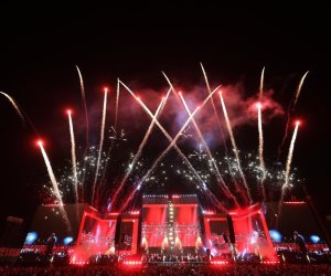 وسط حضور جماهيري ضخم.. الهضبة عمرو دياب يشعل الحفل الافتتاحي لـ «U Arena» ضمن فعاليات «يلا ساحل» بمدينة العلمين الجديدة
