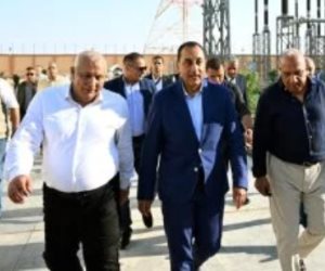 رئيس الوزراء يتفقد محطة محولات كهرباء شرق مطروح