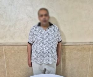 ننشر أول صورة للمتهم بقتل أسرة التجمع بعد ضبطه.. والداخلية تكشف التفاصيل الكاملة للجريمة