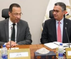 وزيرا التموين والاتصالات يتابعان منظومة كارت الخدمات الحكومية الموحد