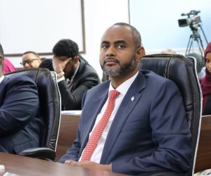 رئيس البرلمان العربي يهنئ عبد القادر محمد نور بمناسبة انتخابه رئيسًا لمجلس الشعب الفيدرالي الصومالي