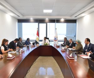 وزير الصحة يبحث مقترح شراكة لإدارة وتشغيل مركز المعايرة والاختبار بمعهد ناصر