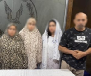 كشف ملابسات مقطع فيديو متداول تضمن قيام صانعة محتوى بالتعدي على إحدى السيدات ونجلتها بالضرب بالقاهرة.. وضبط مرتكبى الواقعة