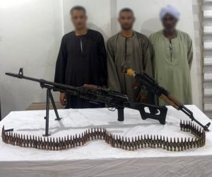 كشف ملابسات صور متداولة لأشخاص يحملون أسلحة نارية بقنا وضبط المتهمين