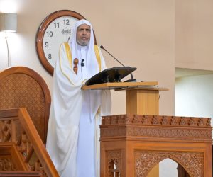 الأمين العام لرابطة العالم الإسلامي يلقي خُطبة الجمعة ويؤمُّ المصلّين بالجامع الوطني الكبير في العاصمة النيجيرية