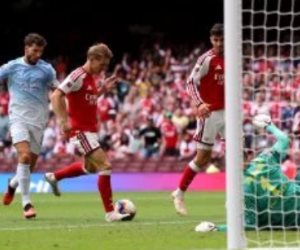 آرسنال يتوج بكأس الدرع الخيرية 3-0 ضد مانشستر سيتى بحضور مرموش.. فيديو