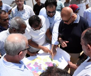 نائب وزيرة الإسكان يتفقد مشروعات المرافق والطرق بمناطق «بيت الوطن» بالقاهرة الجديدة