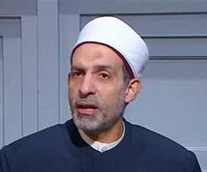 هل يجوز الصلاة جلوسًا مع القدرة على القيام؟.. أمين الفتوى يجيب