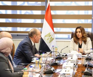 وزيرة التنمية المحلية والبيئة تعقد اجتماعا لمتابعة الموقف التنفيذى لمشروع تطهير مصرف كيتشنر