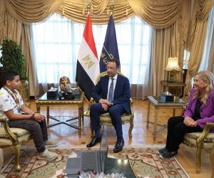 وزير الاتصالات يكرم الطفل مارتيروس مينا لتميزه العالمي في البرمجة والروبوتات