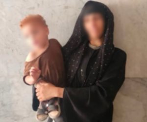 ضبط سيدة بالجيزة لاستغلال نجلها في التسول والتعدي عليه بالضرب