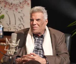 قفز من حاجز المترو.. الكاتب والروائي إبراهيم عبدالمجيد يروي لـ "العاشرة" طرائف ومواقف لا تُنسى من رحلاته لأوروبا