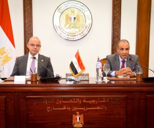 وزير الخارجية يلتقي مع وزير الاستثمار والتجارة الخارجية
