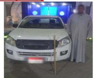 أمن الإسماعيلية يضبط سائق سيارة ربع نقل لإصطدامه بميكروباص وتهديد سائقها