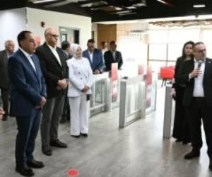 رئيس الوزراء يزور شركة فودافون للحلول الذكية «VOIS»