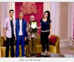 هبة عبد الفتاح تمنح درع الموهوبين للشقيقين حازم ومازن في «جوهرة مصرية»