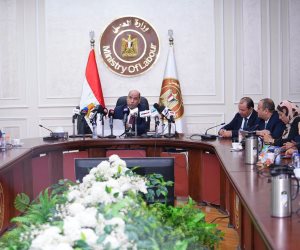 خلال مؤتمر صحفي.. وزير العمل يعلن «القواعد العامة للائحة تنظيم العمل» بشركات القطاع الخاص