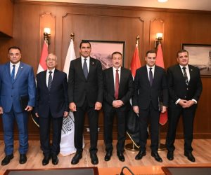 وزير الشباب والرياضة ومحافظ بورسعيد يوقعان بروتوكولًا لاستثمار أراضي مراكز الشباب