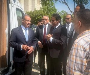 وزير الخارجية يتفقد سير العمل بعدد من قطاعات الوزارة
