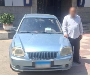 ضبط قائد سيارة بالفيوم بعد وقوفه بنهر الطريق وتعطيل الحركة المرورية
