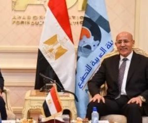 رئيس العربية للتصنيع ووزير الصناعة يبحثان الاستفادة من القدرات التصنيعية
