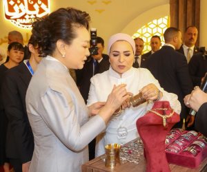 السيدة انتصار السيسي: سعدت باستقبال ضيفة مصر العزيزة قرينة فخامه الرئيس الصيني في لقاء ودي يجسد عمق العلاقات