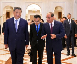 الرئيس السيسي والسيدة قرينته يودعان الرئيس الصيني وقرينته في مطار القاهرة الدولي 
