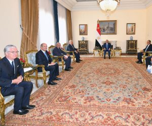 الرئيس السيسي يدعو ميلوني لزيارة مصر.. مباحثات لتعزيز الشراكة مع إيطاليا واحتواء أزمات المنطقة