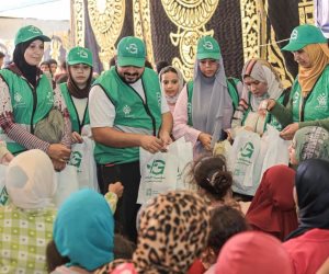 أنشطة ترفيهية وهدايا لإسعاد الأطفال ضمن جهود التحالف الوطنى بحملة «إيد واحدة» ببناويط.. صور