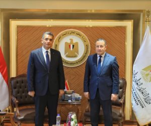 وزير التعليم العالي ومحافظ البحر الأحمر يبحثان دعم التنمية بالمحافظة وتعزيز التعاون المشترك