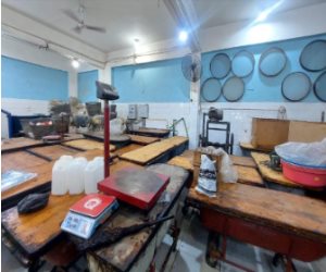 ضبط مصنع غير مرخص لإنتاج مستلزمات الأدخنة والمعسل مجهولة المصدر بالقليوبية