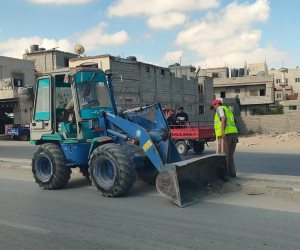تفاصيل أعمال رفع المخلفات من شوارع مدينة العريش بواسطة معدات شركة جديدة لدعم منظومة للنظافة (صور) 
