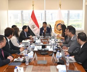 وزير الصناعة يبحث مع «كينجدوم» الصينية موقف مصنع خيوط الكتان وفرص تطوير الصناعة المحلية