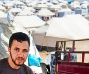 شاب غزي فقد قدمه وأصاب الأخرى ويحلم بالسفر للعلاج خارج غزة