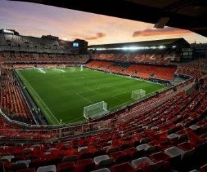 بحضور حمزة عبد الكريم .. برشلونة يودع ملعب «ميستايا» التاريخي أمام فالنسيا