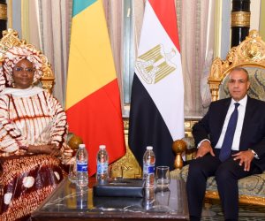 وزير الخارجية يلتقي وزيرة ريادة الأعمال والتوظيف والتدريب الفني بجمهورية مالي ويبحثان سبل تعزيز التعاون الثنائي